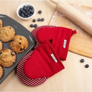 Better Homes & Gardens Silicone Printed Mini Oven Mitts Kitchen Set in Red